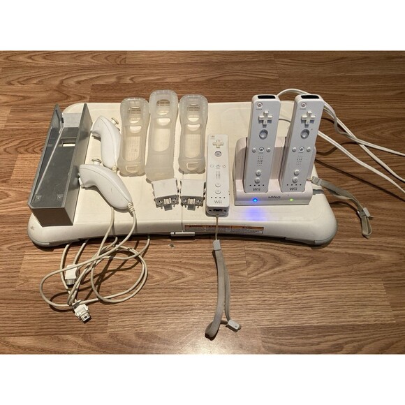 Wii Remotes, Wii Fit Balance Board, Nunchucks, Charging Dock & More Lot - Picture 1 of 8